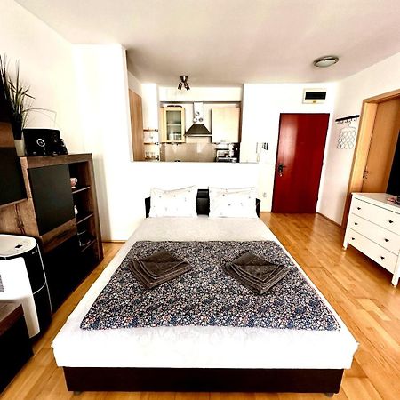 City Center Apartment With Balcony Budapest Ngoại thất bức ảnh