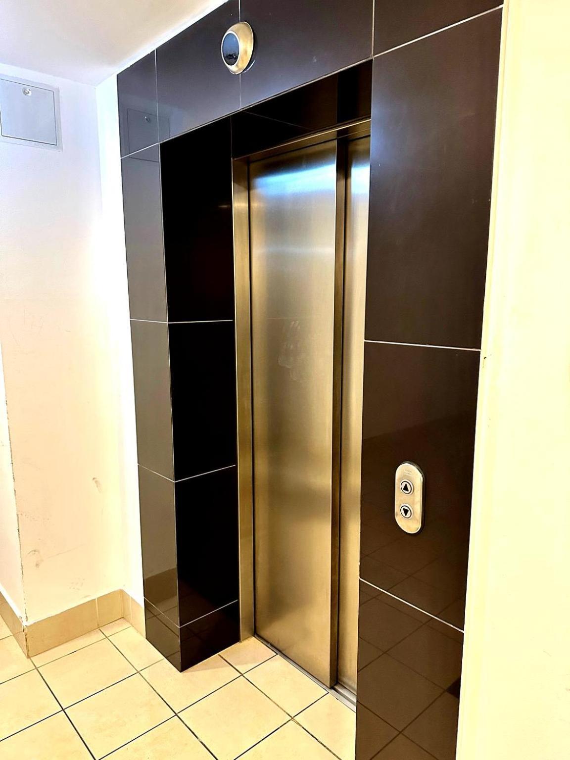City Center Apartment With Balcony Budapest Ngoại thất bức ảnh