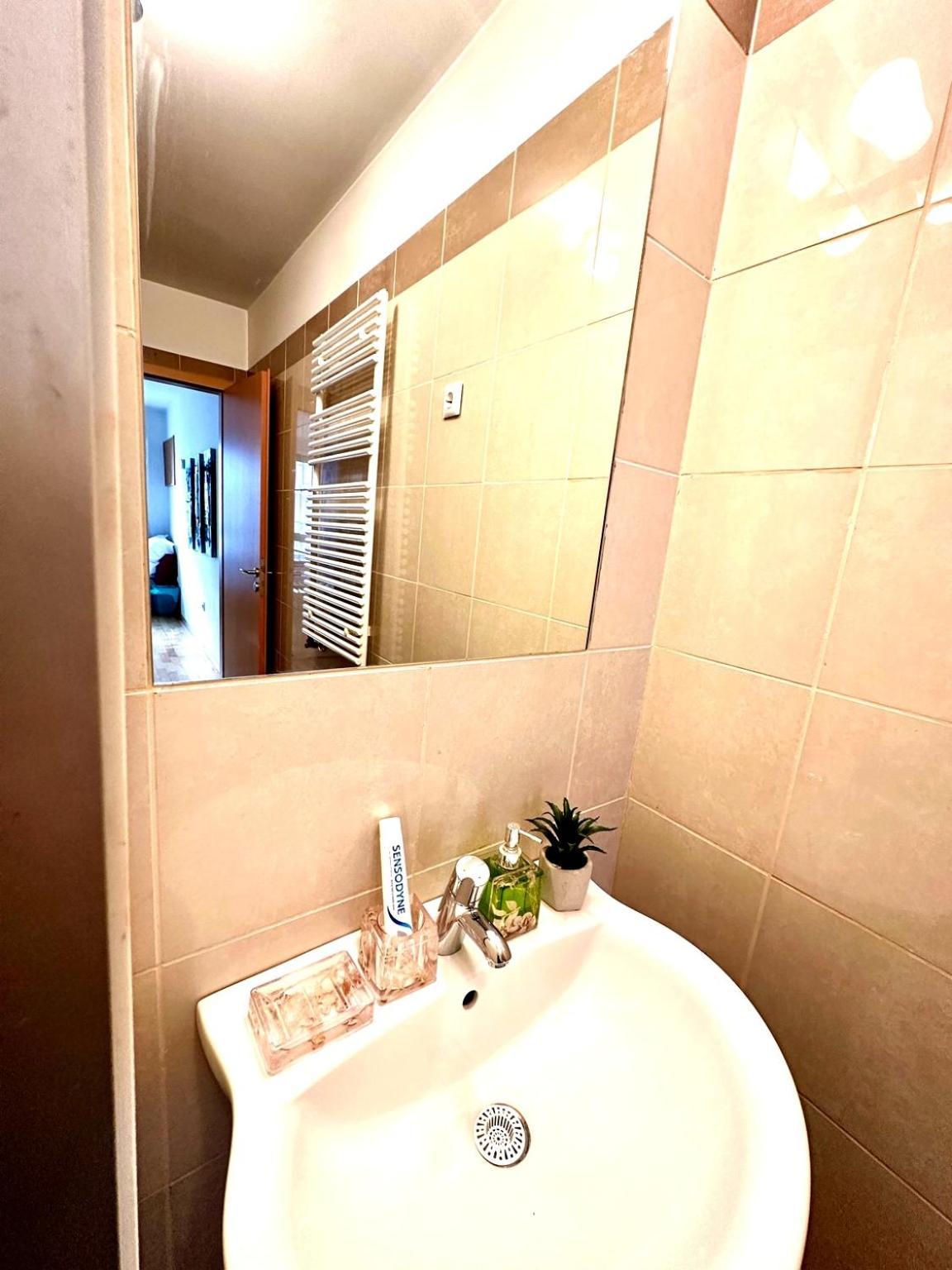 City Center Apartment With Balcony Budapest Ngoại thất bức ảnh