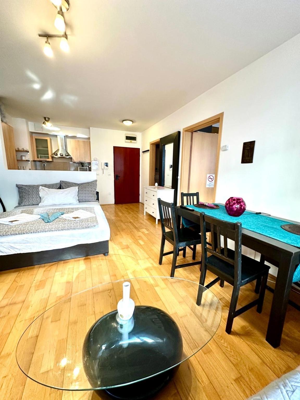City Center Apartment With Balcony Budapest Ngoại thất bức ảnh