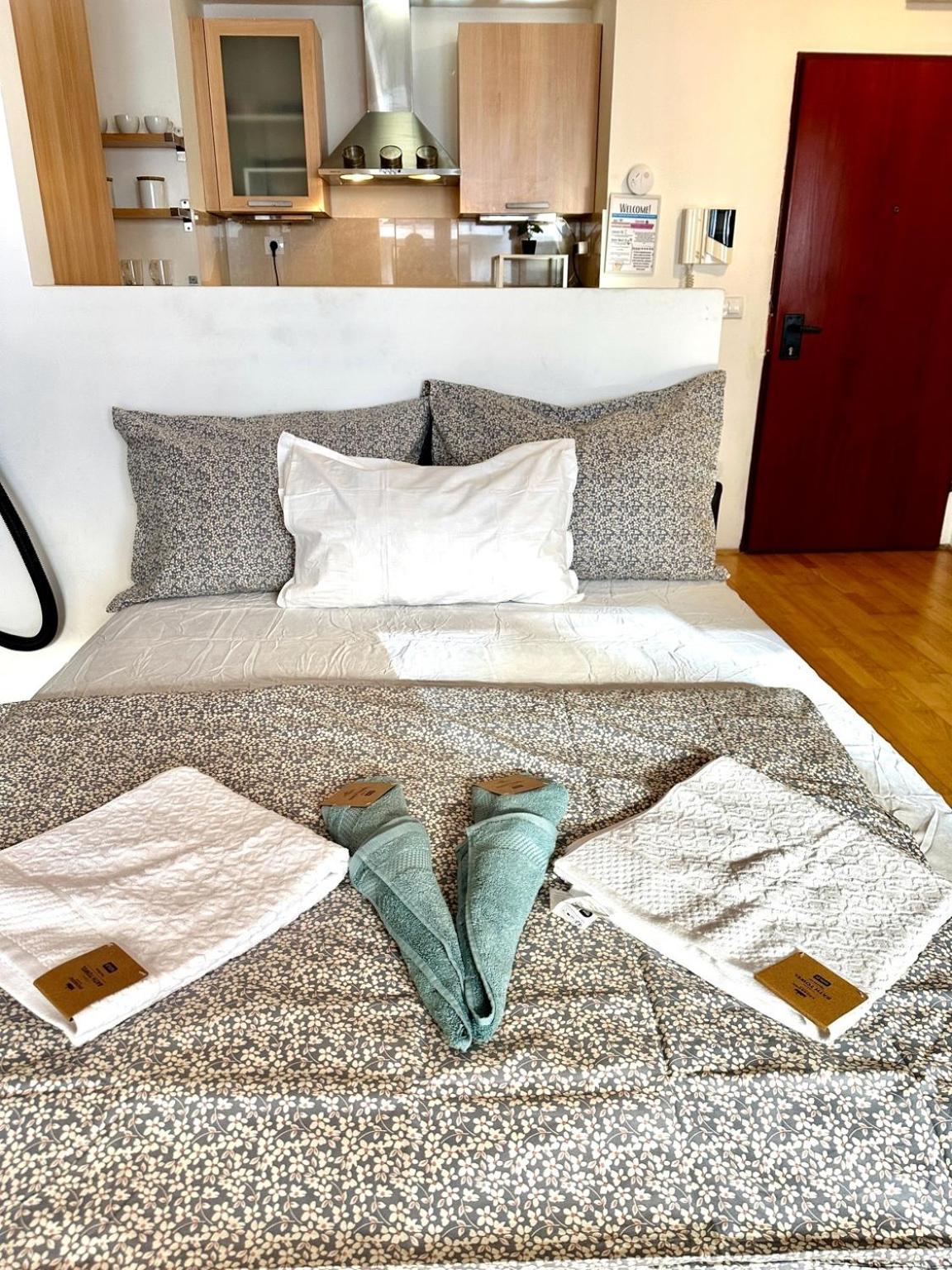 City Center Apartment With Balcony Budapest Ngoại thất bức ảnh